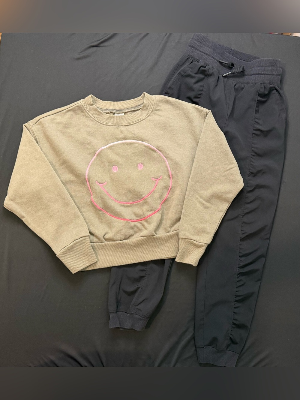 Girls Tek Gear Black Joggers & Osh Kosh Kids Green Smiley Face Sweatshirt